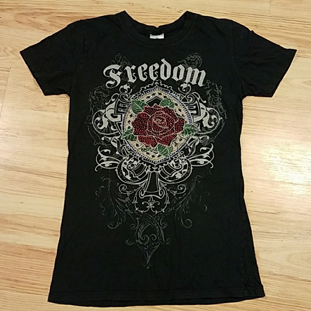 Buckle Graphic Tee w/ Rhinestone Rose Short Sleev